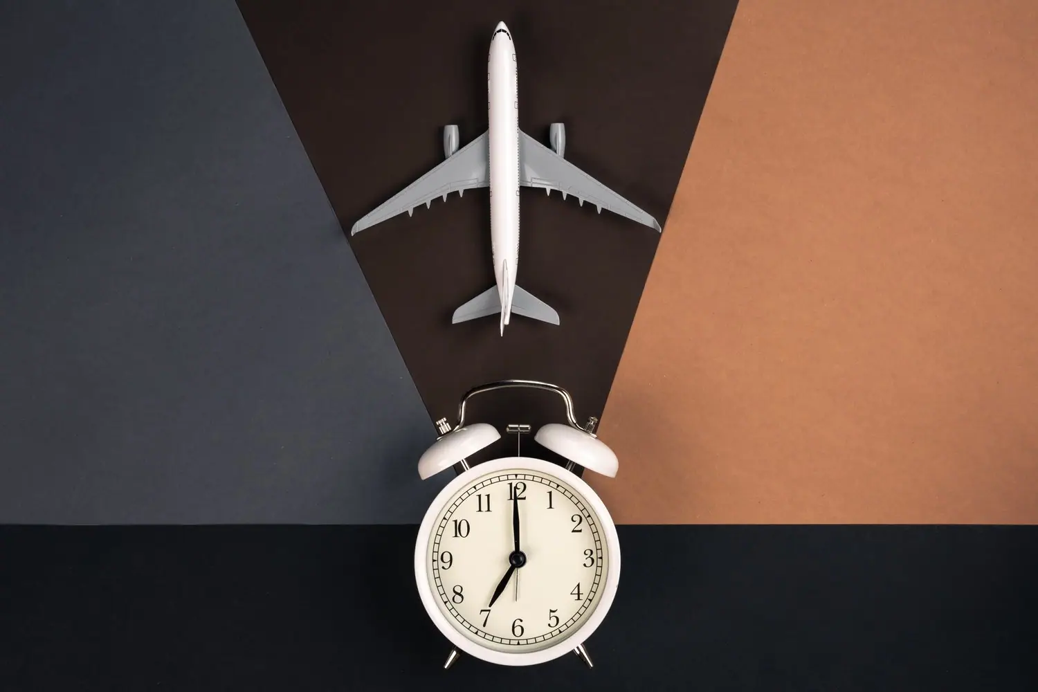 Jak radzić sobie ze zmianą strefy czasowej i minimalizować jet lag